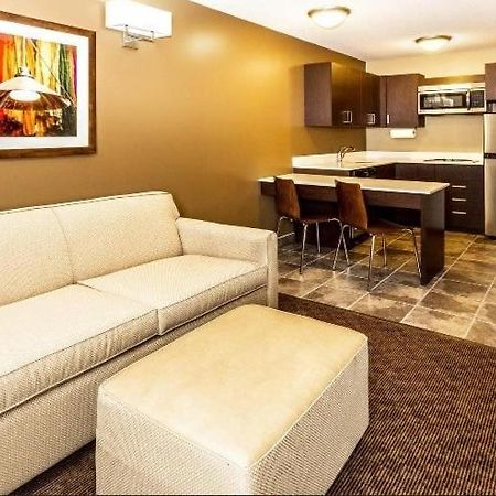 Microtel Inn & Suites By Wyndham Whitecourt Zewnętrze zdjęcie