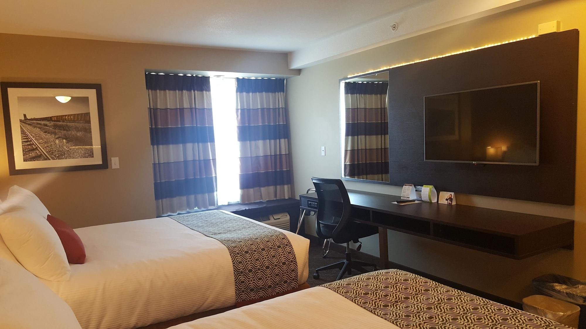 Microtel Inn & Suites By Wyndham Whitecourt Zewnętrze zdjęcie