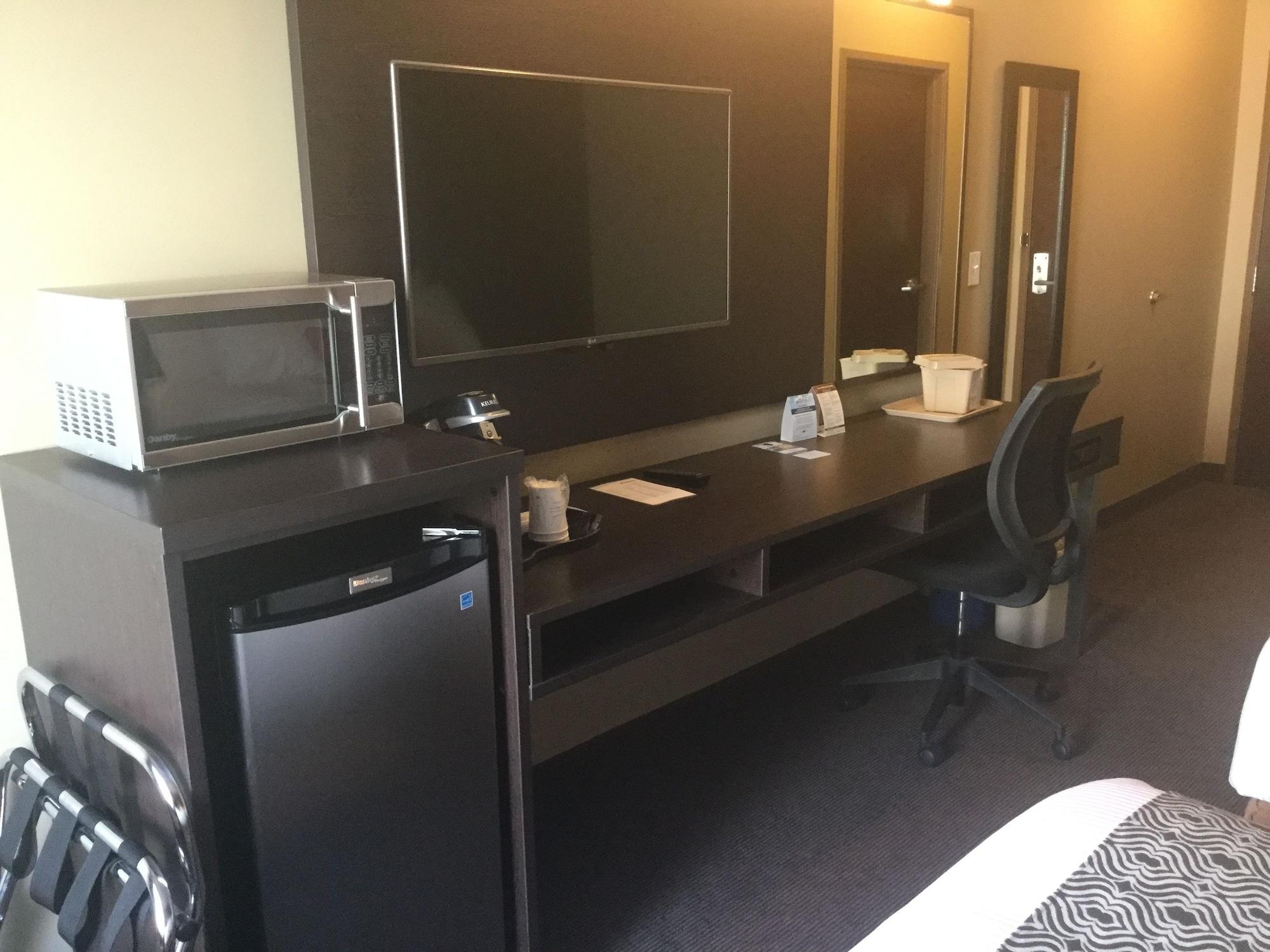 Microtel Inn & Suites By Wyndham Whitecourt Zewnętrze zdjęcie