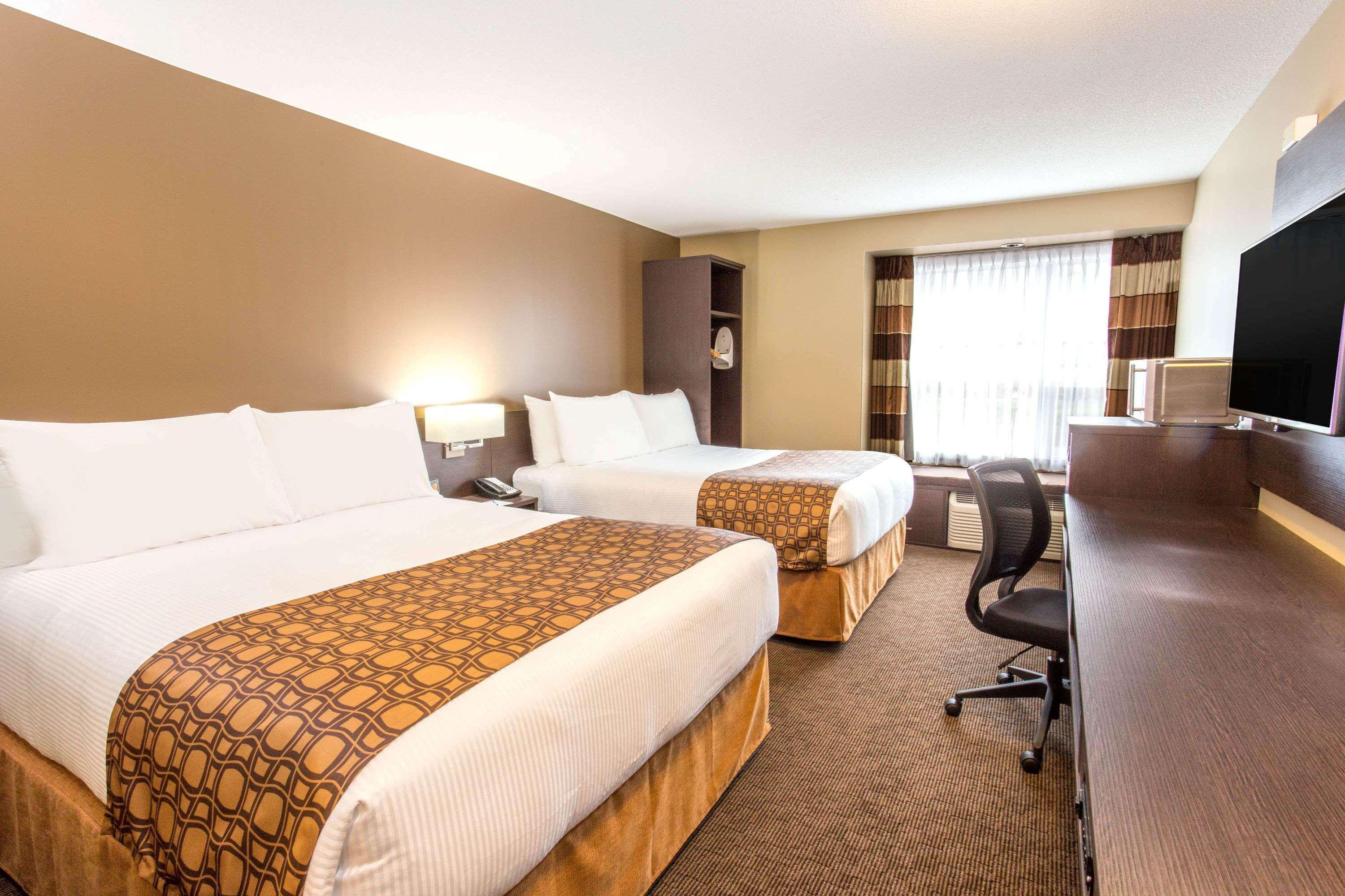 Microtel Inn & Suites By Wyndham Whitecourt Zewnętrze zdjęcie