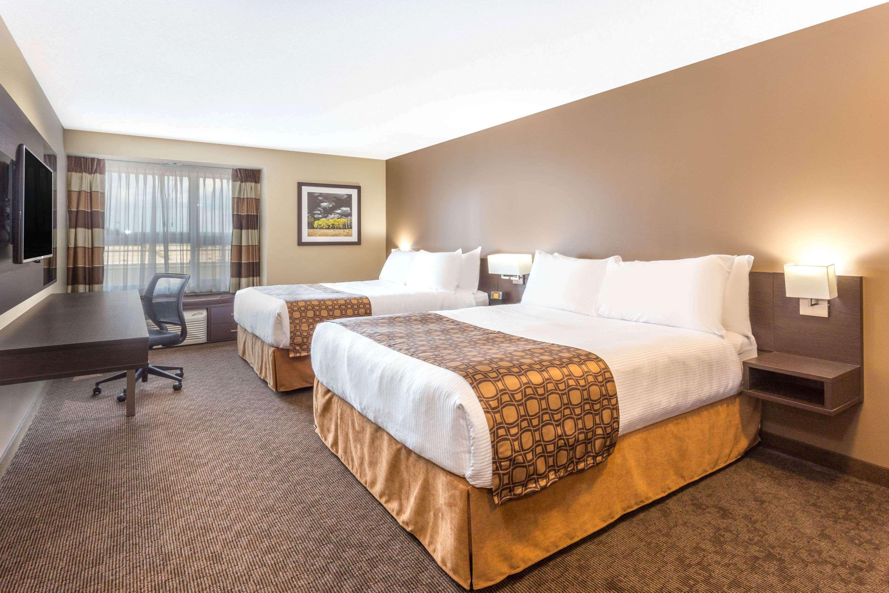 Microtel Inn & Suites By Wyndham Whitecourt Zewnętrze zdjęcie