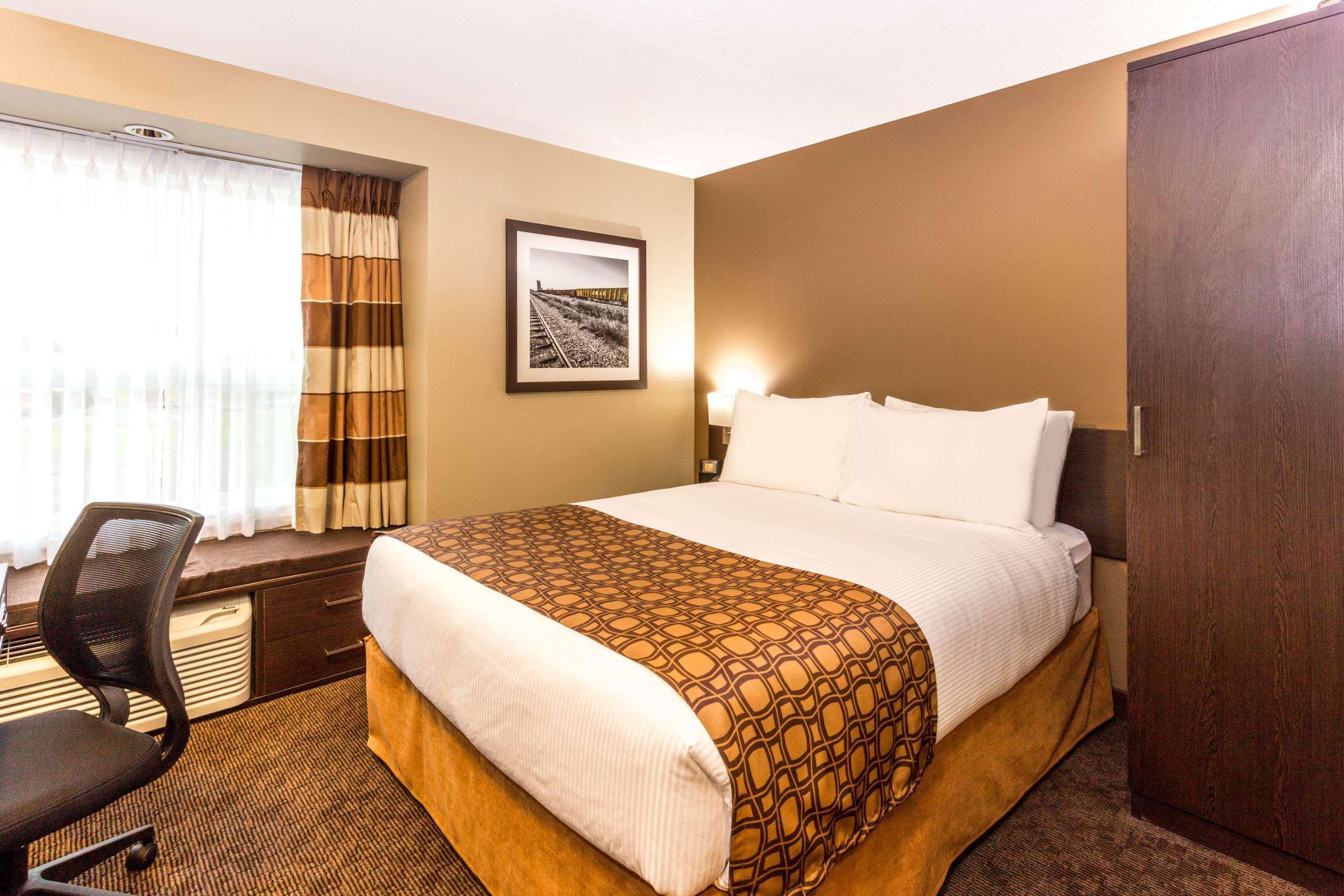 Microtel Inn & Suites By Wyndham Whitecourt Zewnętrze zdjęcie