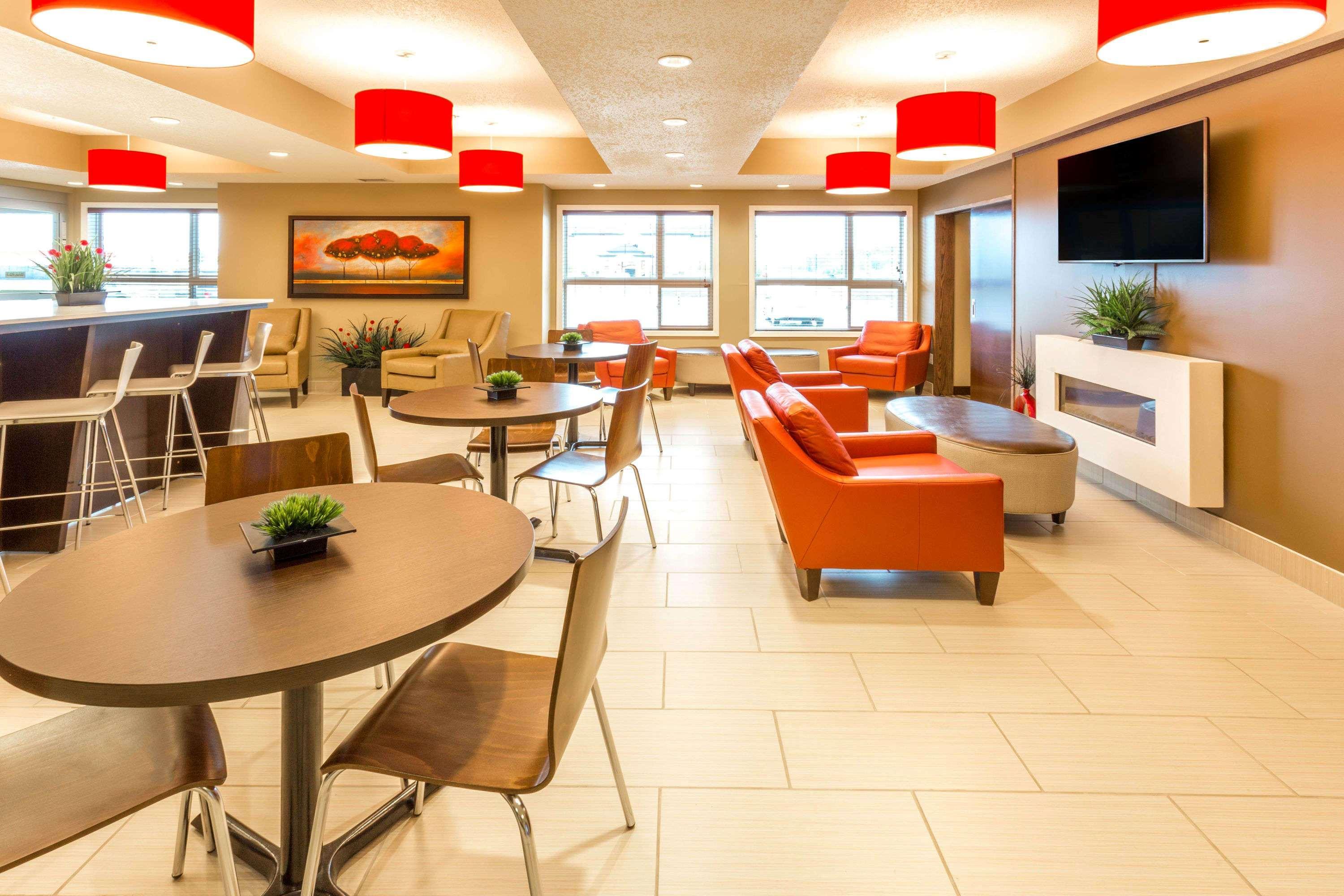 Microtel Inn & Suites By Wyndham Whitecourt Zewnętrze zdjęcie
