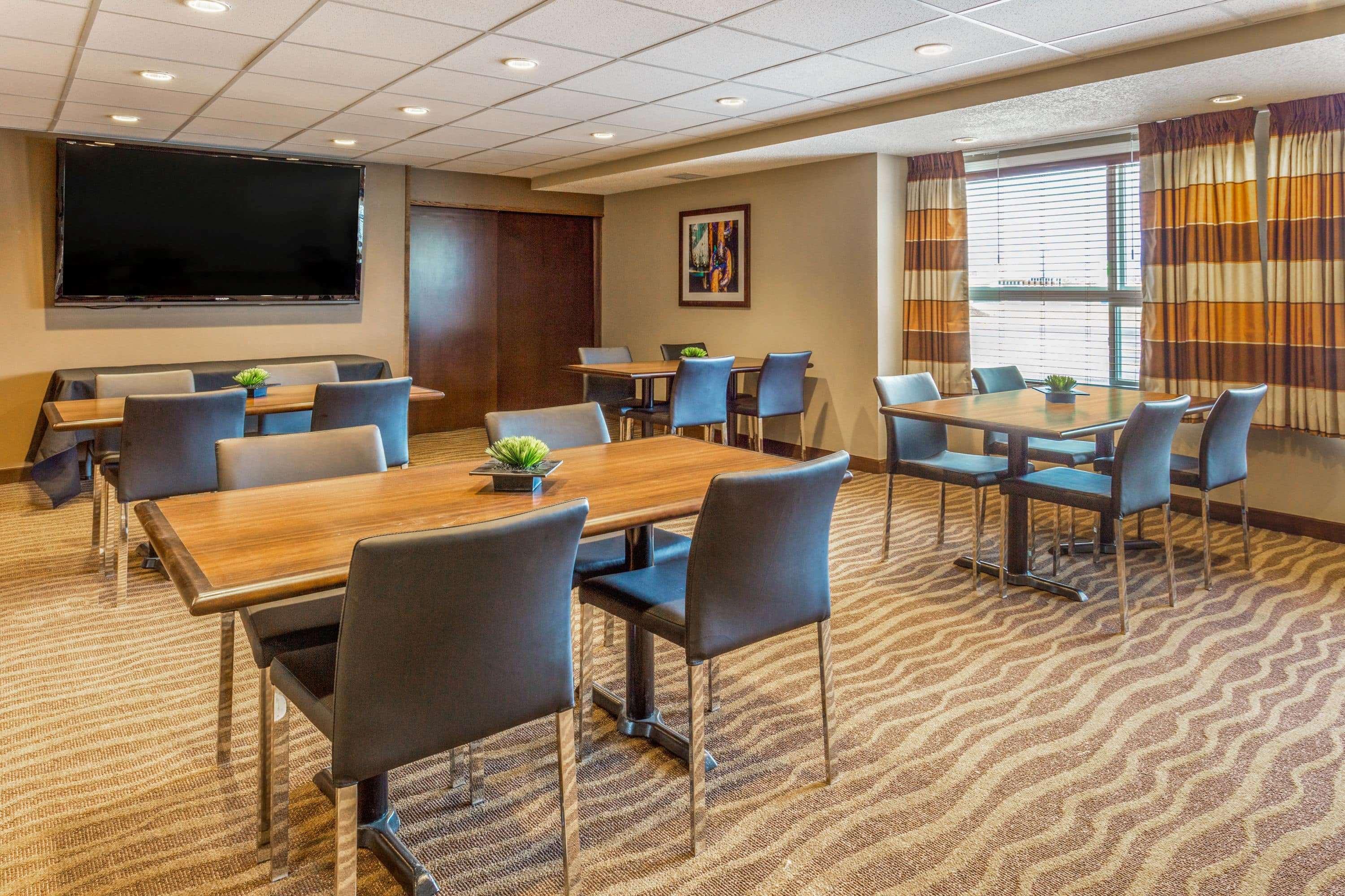 Microtel Inn & Suites By Wyndham Whitecourt Zewnętrze zdjęcie