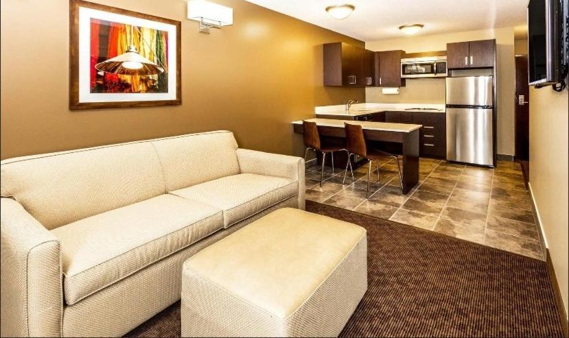 Microtel Inn & Suites By Wyndham Whitecourt Zewnętrze zdjęcie