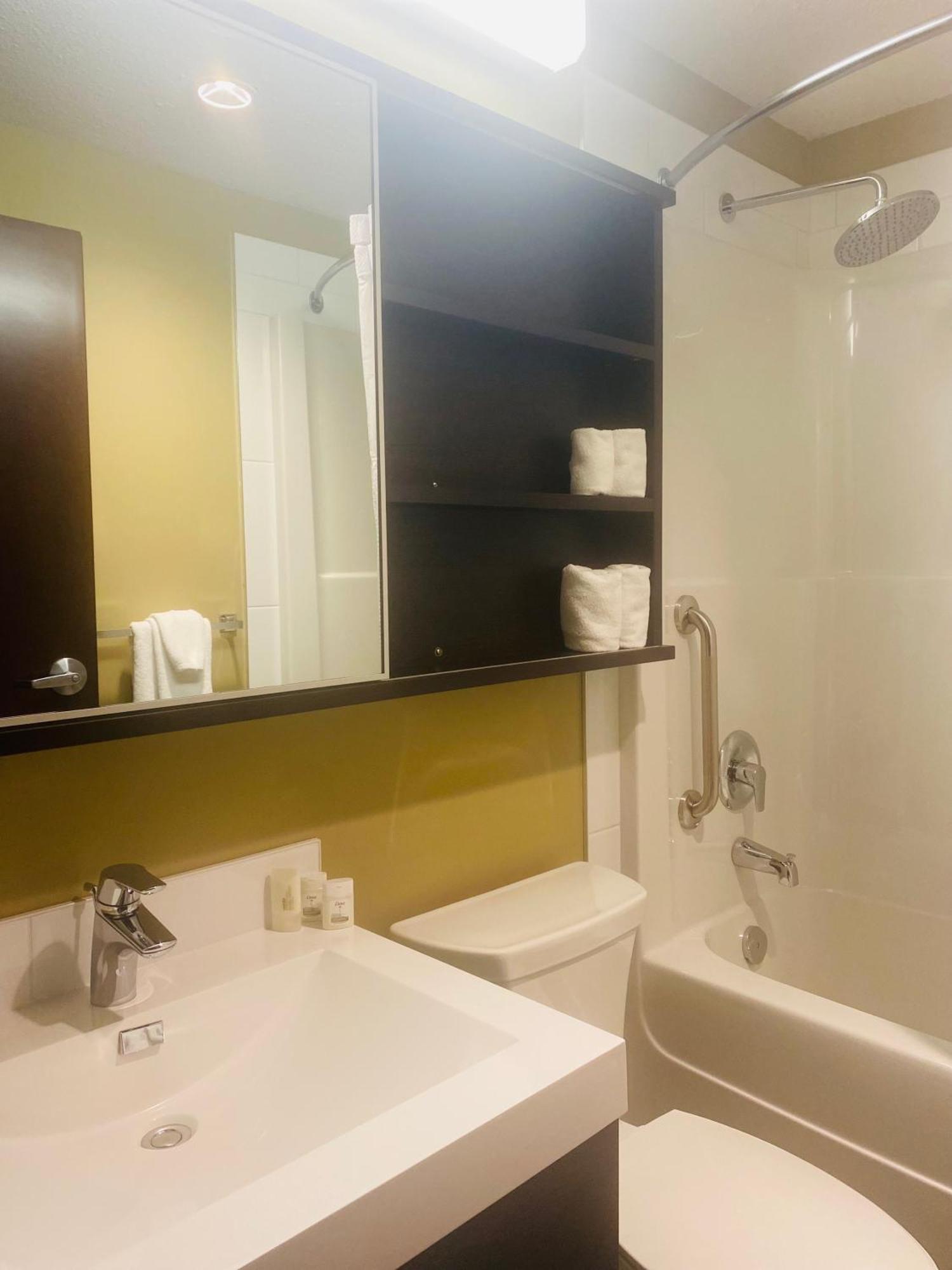 Microtel Inn & Suites By Wyndham Whitecourt Zewnętrze zdjęcie
