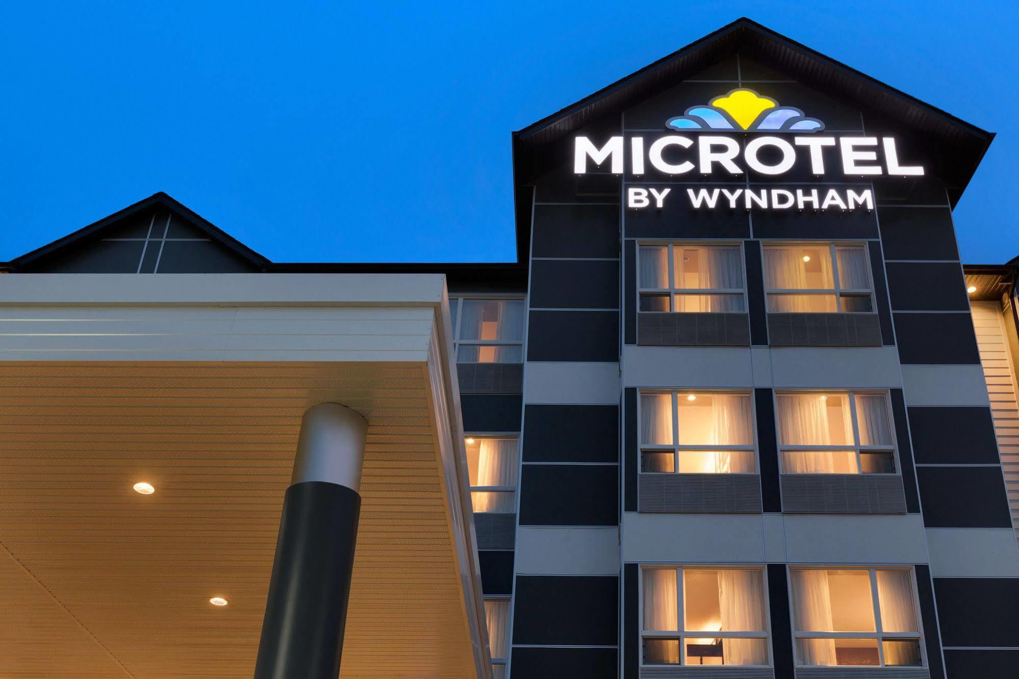 Microtel Inn & Suites By Wyndham Whitecourt Zewnętrze zdjęcie