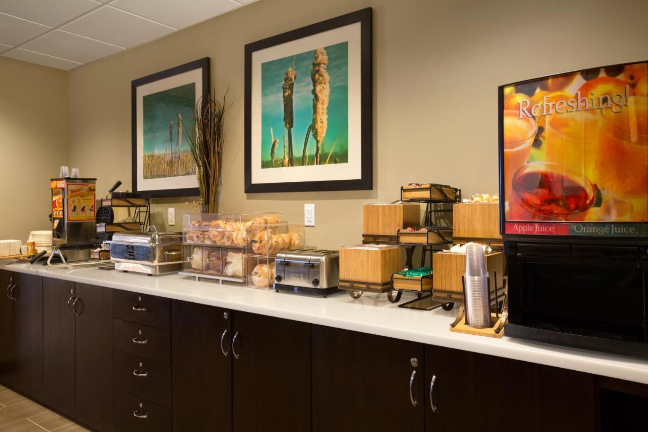 Microtel Inn & Suites By Wyndham Whitecourt Zewnętrze zdjęcie