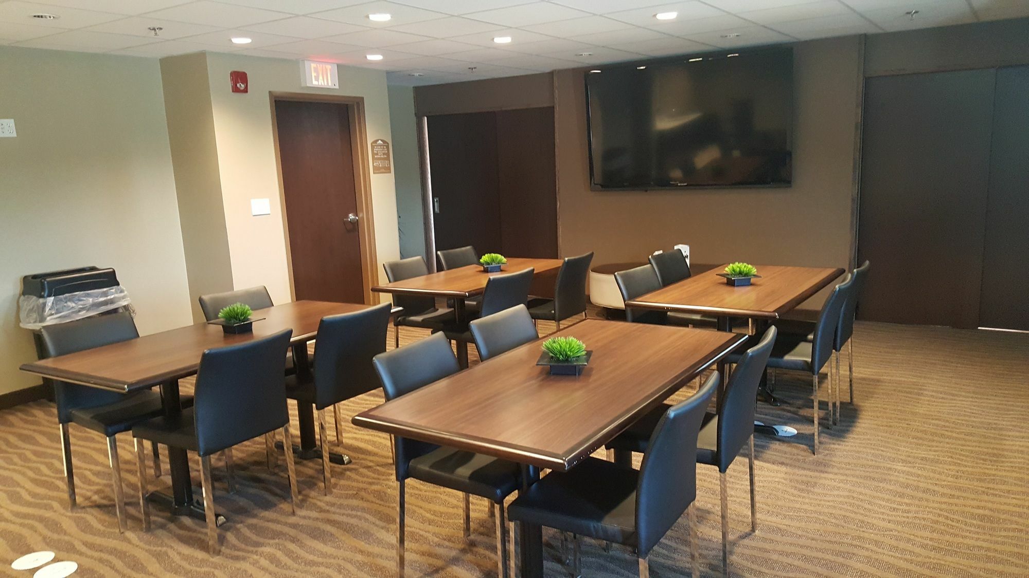 Microtel Inn & Suites By Wyndham Whitecourt Zewnętrze zdjęcie